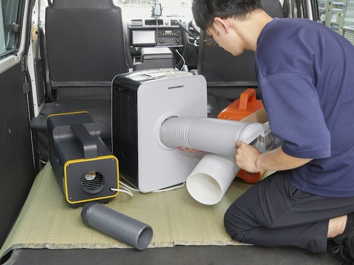 プラスαの機能は少なく、シンプルなつくり。片手では持ち運びにくい