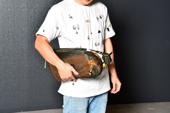 コンパクトかつ軽量で、持ち運びやすい