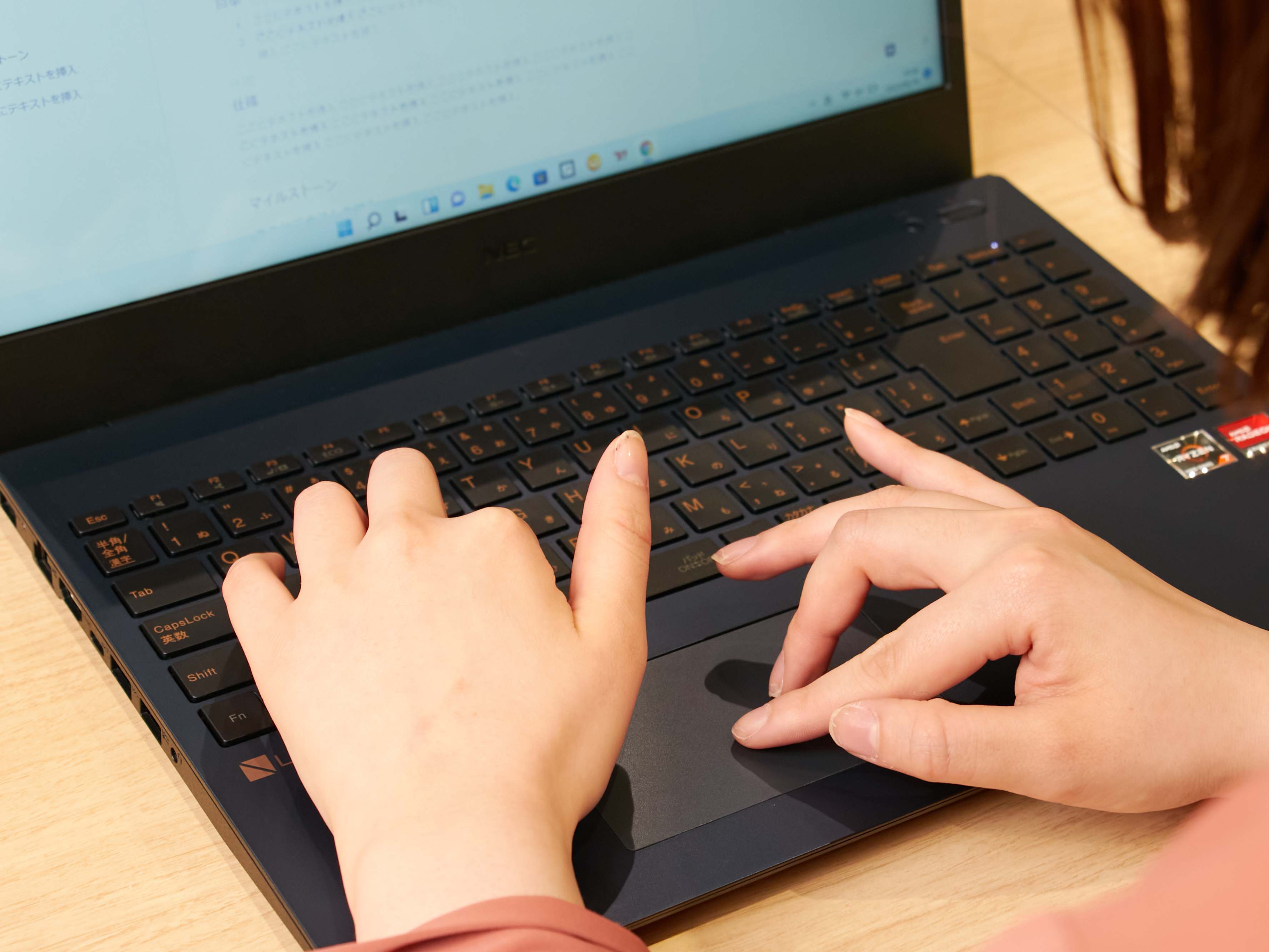 富士通 LIFEBOOK AH77/G2 FMVA77G2Bをレビュー！クチコミ・評判