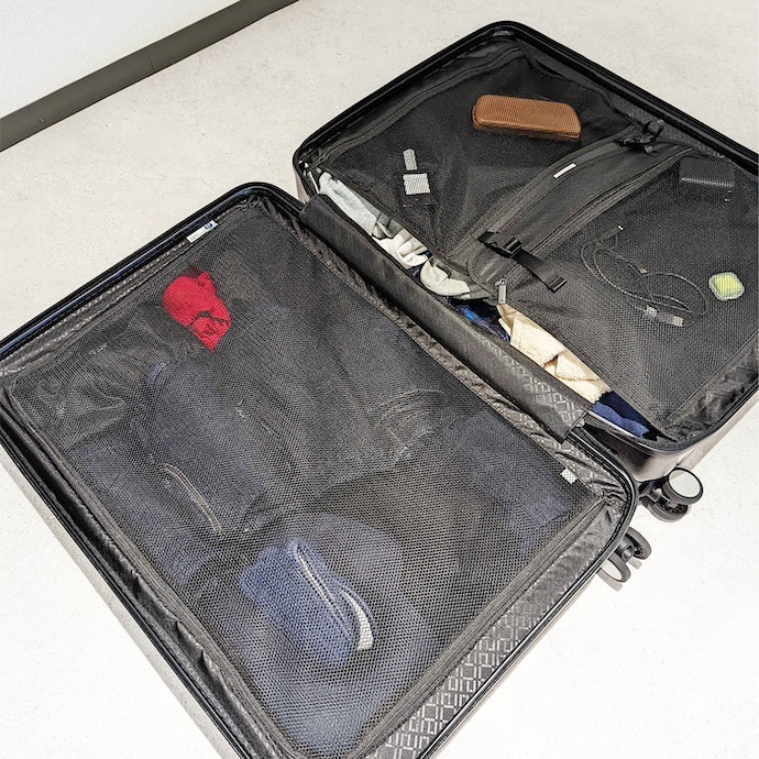 収納性は非常に優秀。容量拡張機能とTSAロックつき
