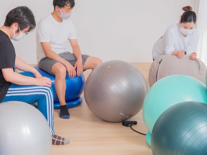 弾力が強く、姿勢を保ちやすい。安定感を重視する人におすすめ