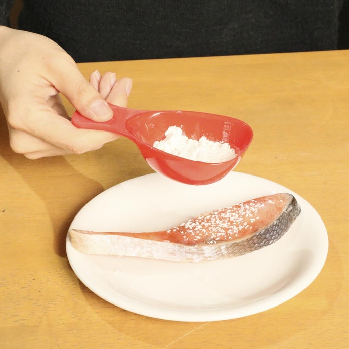 マーナ お料理はかどる粉ふりスプーンを他商品と比較 口コミや評判を実際に使ってレビューしました Mybest