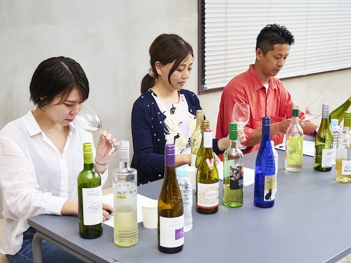 華やかでフルーティな香りが魅力。まろやかな酸味で、ワイン初心者も飲みやすい