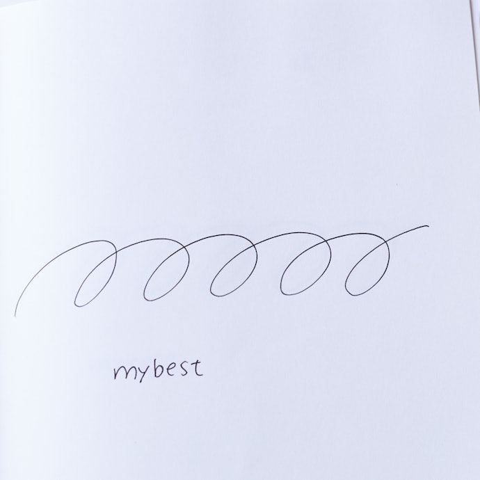 1秒でインクが乾き、大小どんな文字を書いても手が汚れない