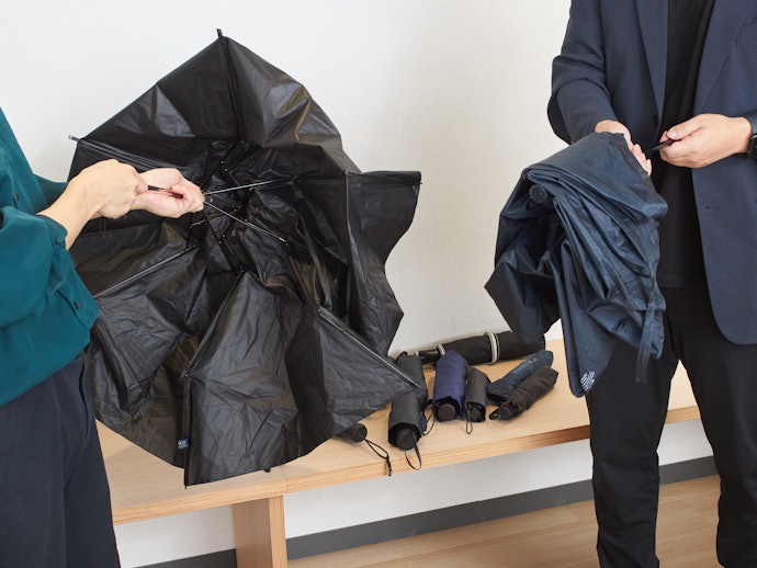 折りたたみには手こずるが、開閉自体に大きな手間なし