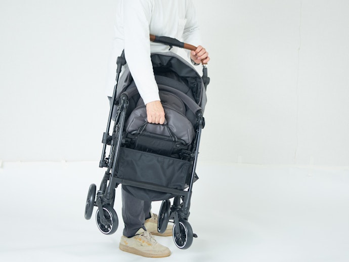 コンパクトかつ軽量で、階段の昇り降りもラクラク
