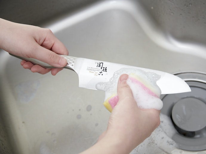 隙間に汚れが詰まる可能性がある。食洗機も使用不可