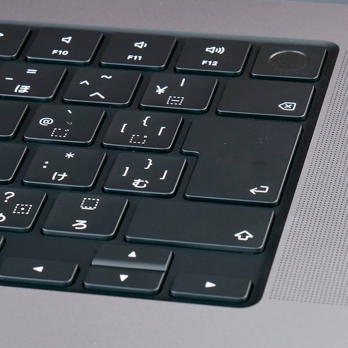 キーボードの使い勝手は良好。負荷をかけると少し発熱する