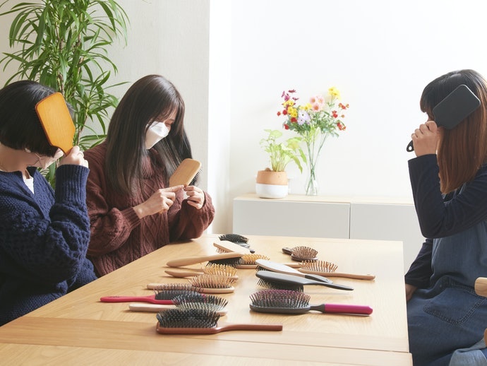 梳くだけで強めの刺激を得られる。心地よい頭皮ケアが期待できそう