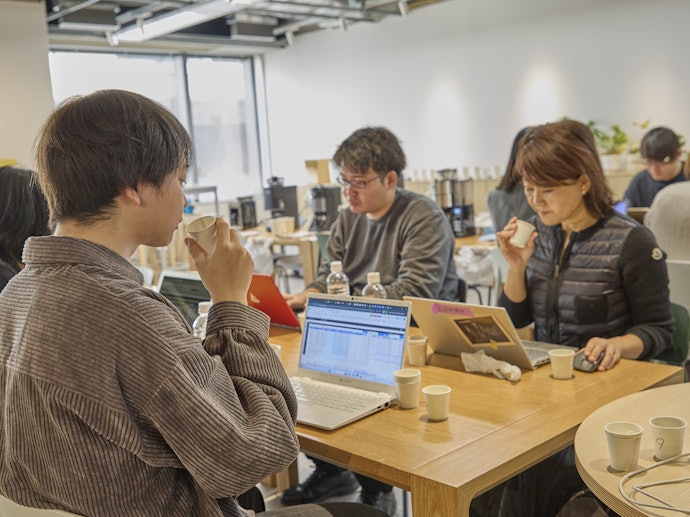 苦味や酸味のバランスがよい。ハンドドリップのような濃さもある