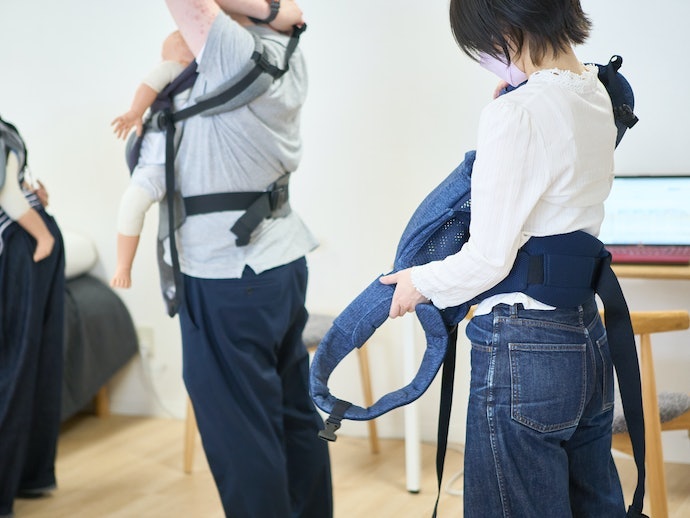 対面抱き・前向き抱きは安定しやすいが、おんぶは若干不安定