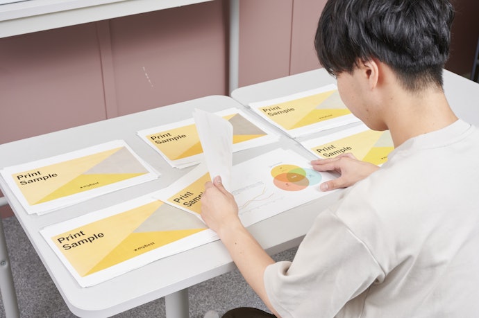 カラー印刷は鮮やかな発色。図表の多い資料の印刷にもぴったり