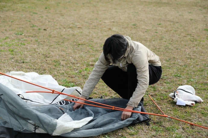 スリーブつきで迷うことなく組み立てられる。2つの留め具で安定感も十分