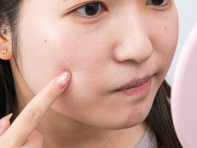 つけ心地は軽やか。しっとり感が続き、カサつきにくい