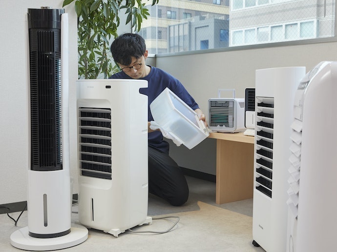 水がこぼれにくいフタ付きタンクを採用。機能が豊富で使い勝手がよい