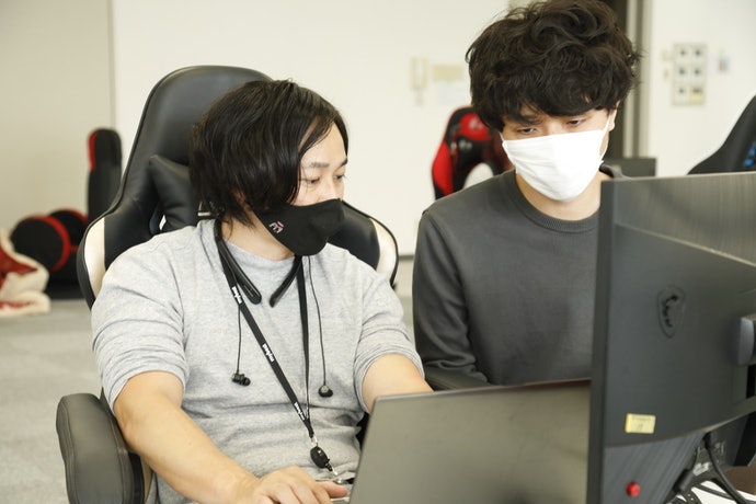 前傾姿勢を取りにくい。肘の位置が安定しにくいのも惜しい点