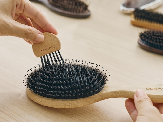 ブラシ部分は水洗いOK。ホコリをかき出すブラシつき