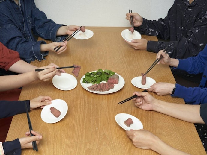ローストビーフはしっとりジューシー。やや硬く筋が残るのは惜しい