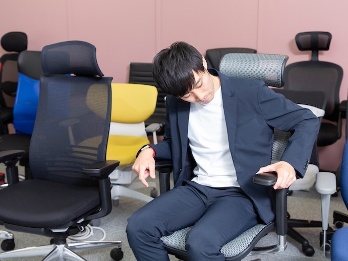 まっすぐ座ると骨盤が立ちやすい。ほかの体勢はいまいち