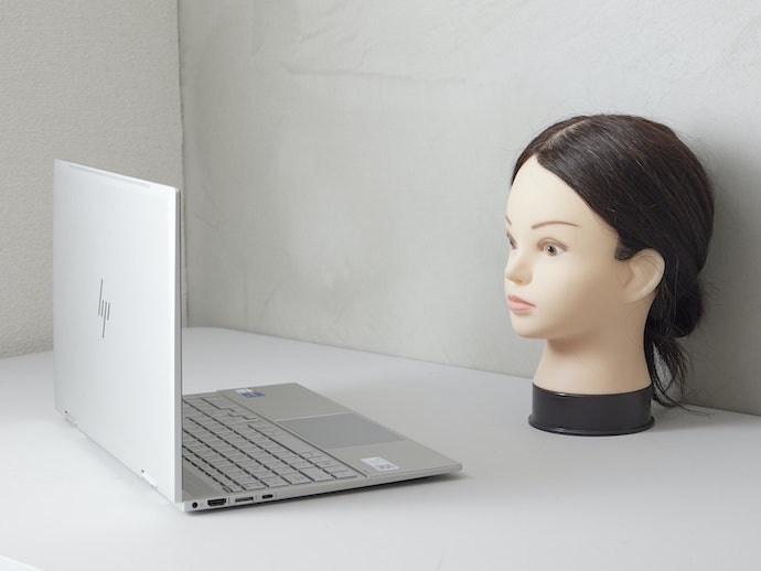 マイクのノイズをしっかりカットできる。カメラは肌が暗く見えた