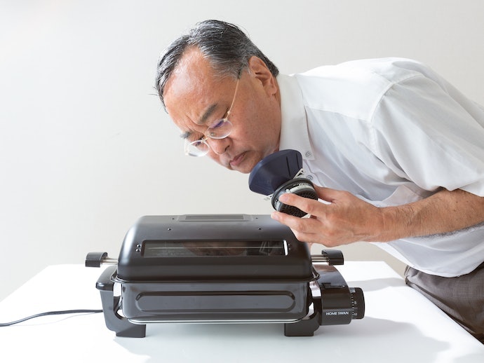 煙やニオイはほとんど広がらない。部屋の中でも気兼ねなく使える
