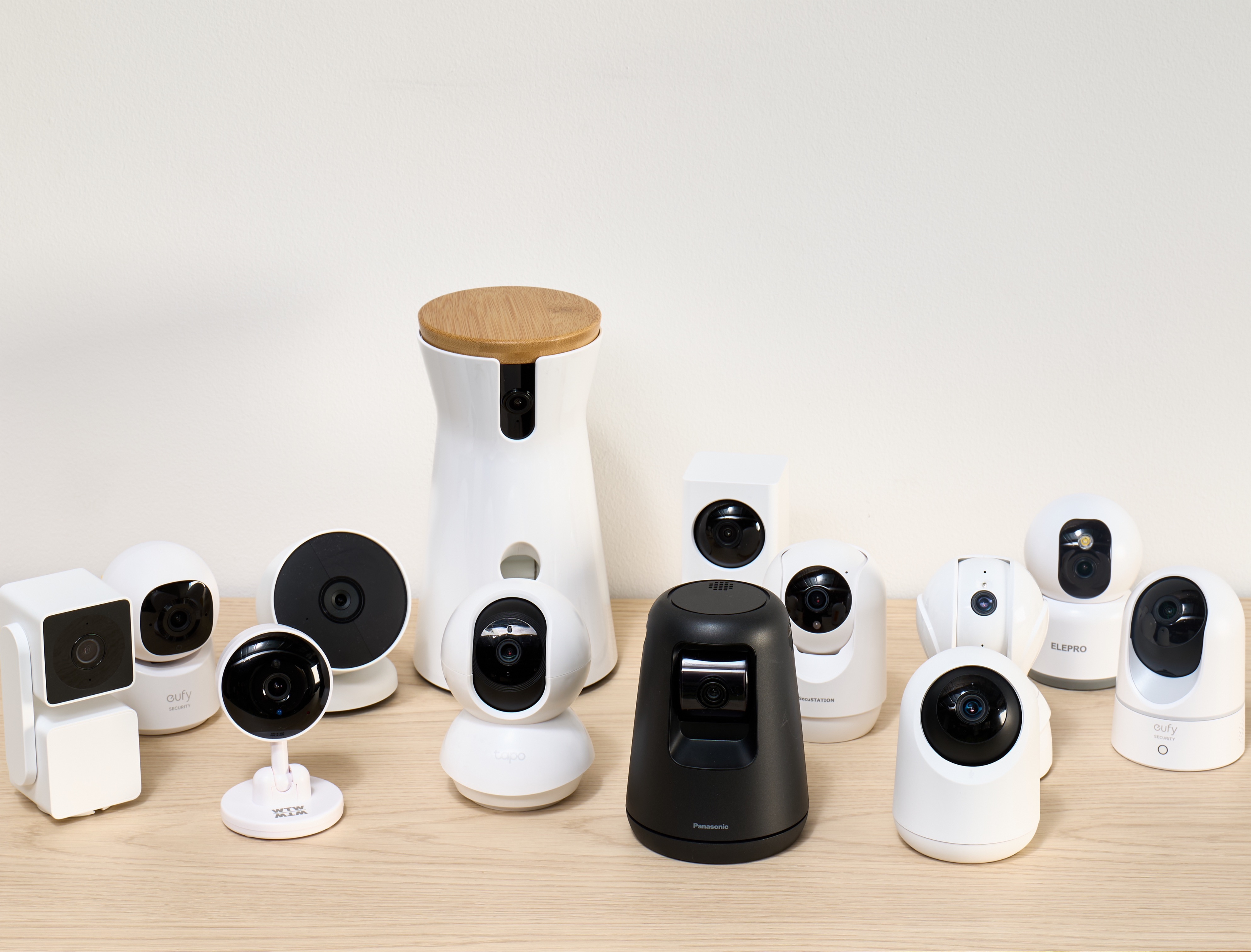 Google Nest Cam ホワイト　第2世代　防犯　ペット見守り Googleの見守りカメラってどうなの？ 実際に使ってみました