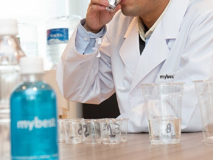 アサヒ おいしい水 天然水 六甲を全28商品と比較 口コミや評判を実際に使ってレビューしました Mybest