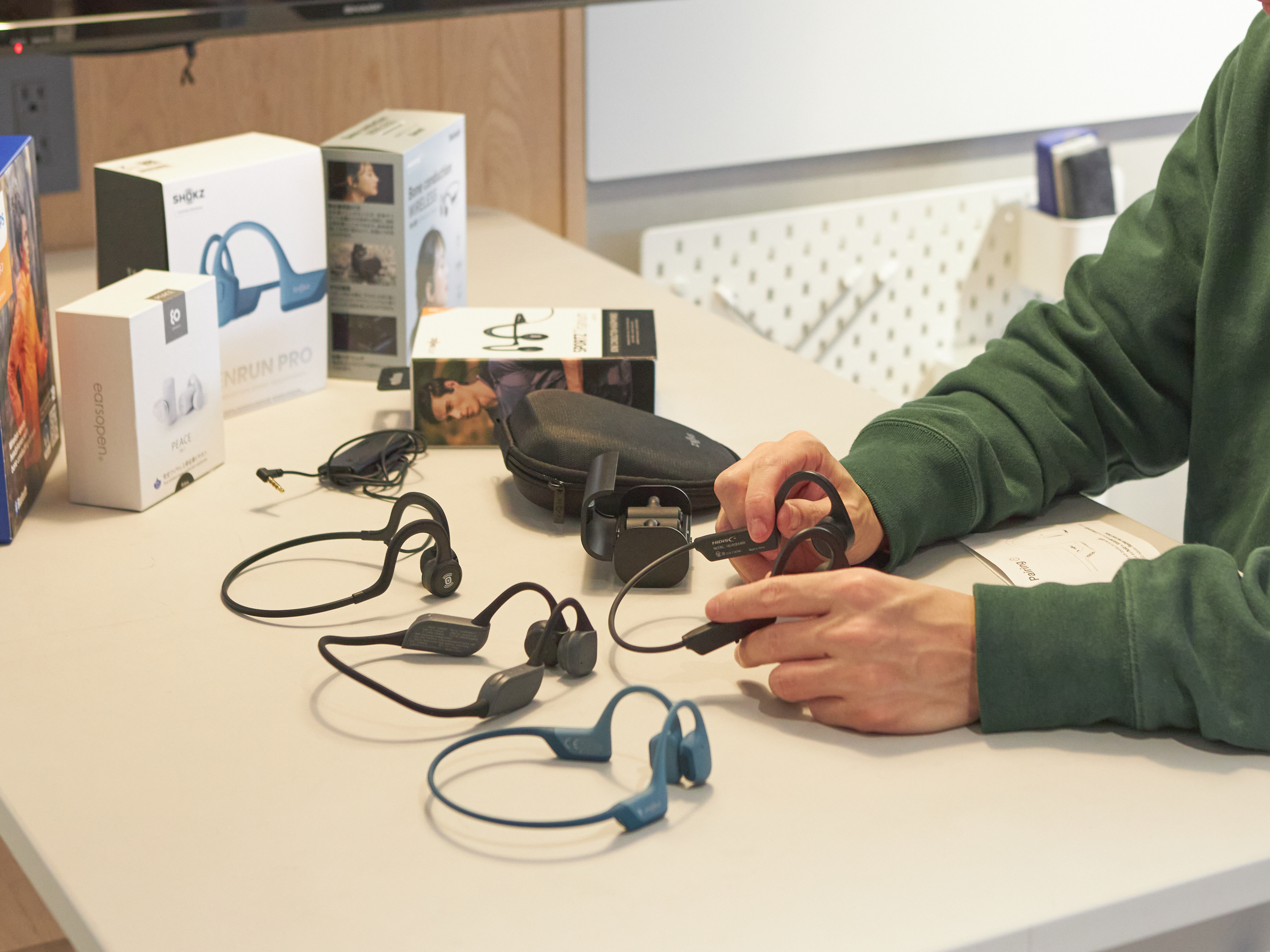 SHOKZ OPENCOMM2 　骨伝導イヤホン　マイク付きタイプ OpenComm2 ビジネス骨伝導ヘッドセット - Shokz(ショックス) 日本