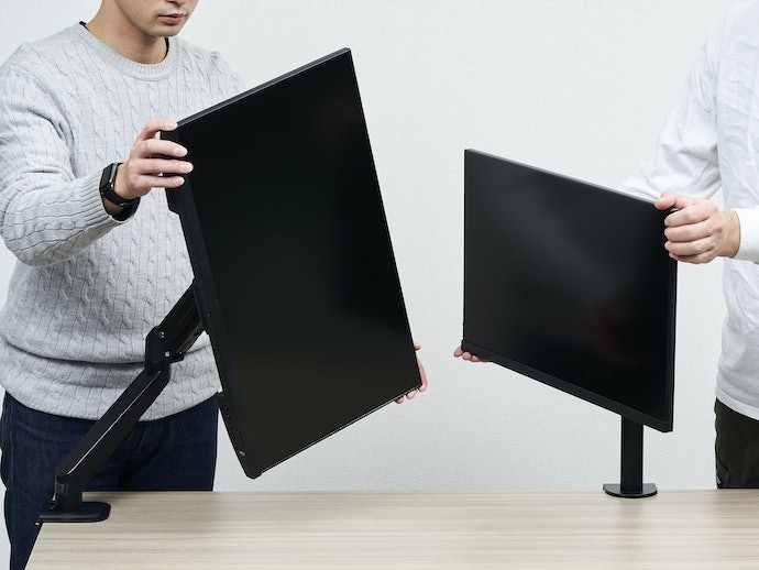 未使用Amazonベーシック デスクマウントシングル-ディスプレイ32インチまで Amazonベーシック デスクマウント シングル モニターアームを