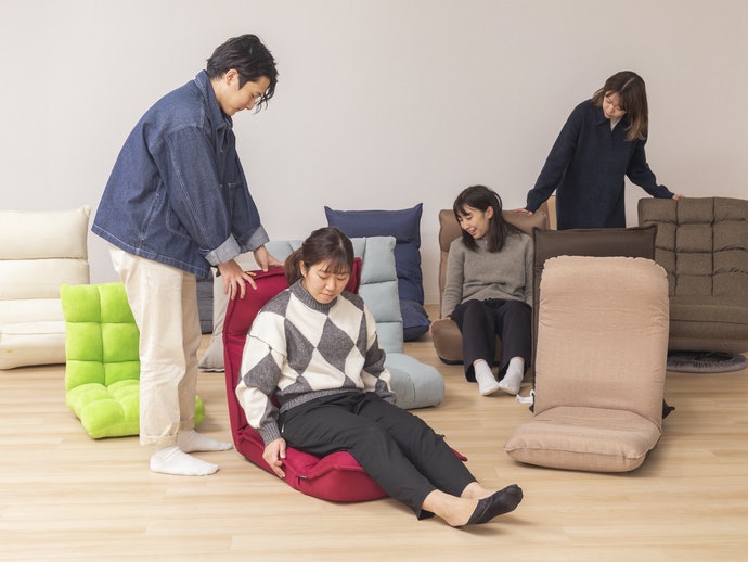ヤマザキ 腰をいたわる座椅子3を他商品と比較！口コミや評判を実際に使ってレビューしました！ | mybest