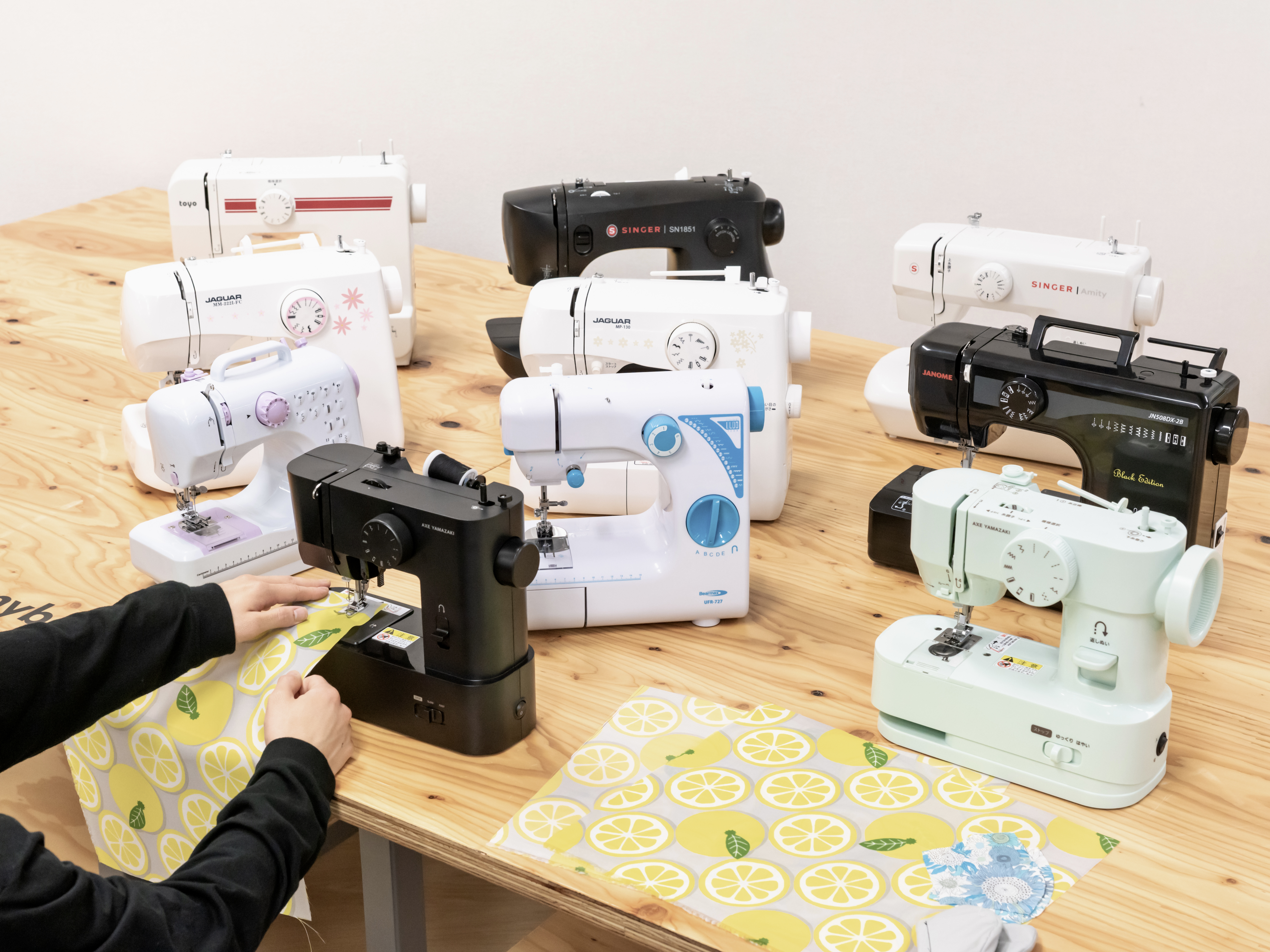 SIS コンパクト電動ミシン FHSM-505B-RDを検証レビュー！電動ミシンの