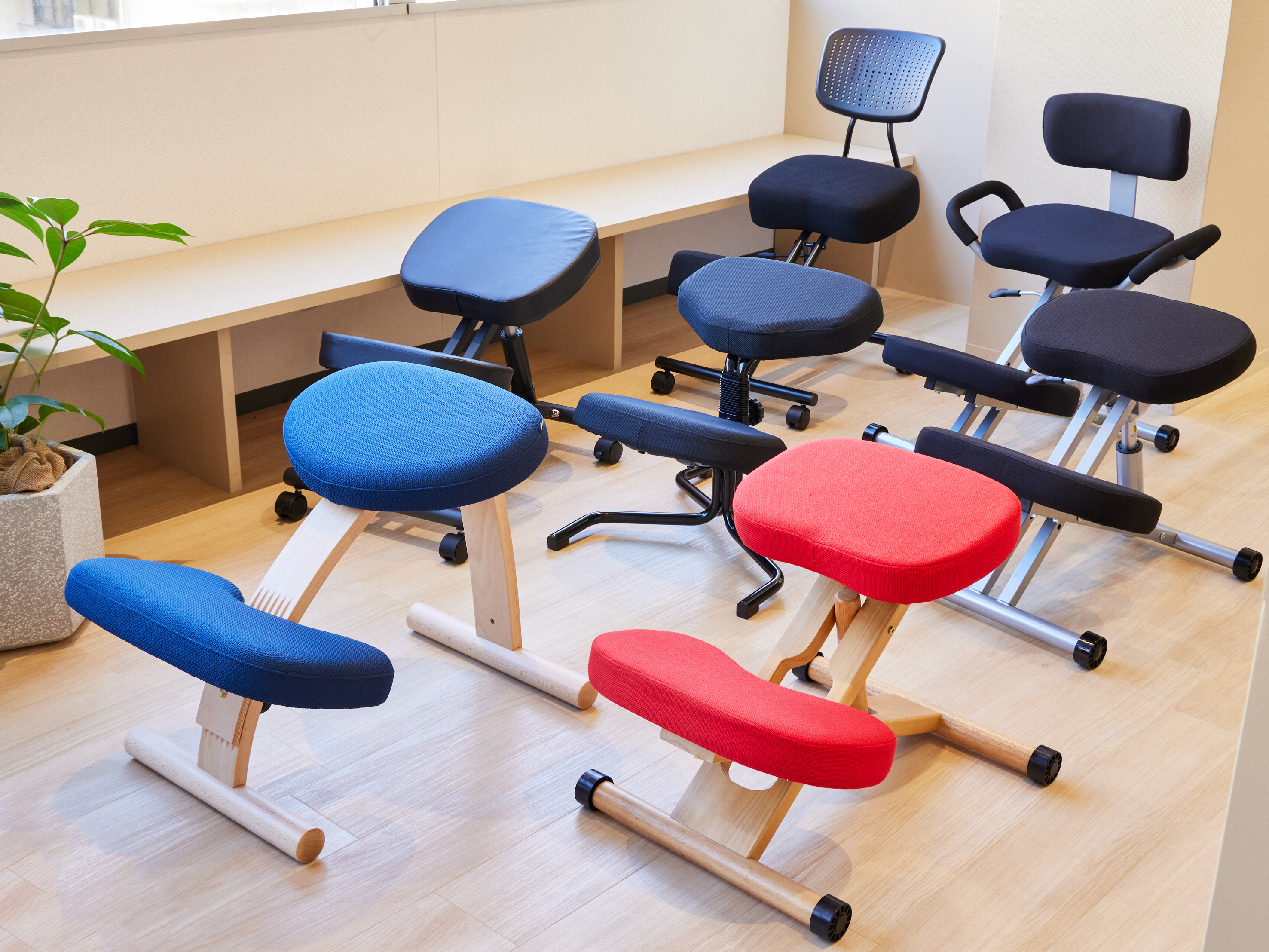 國新産業バランススタディチェア5064 張り地:アクア 幅48×58×48cm 國新産業バランススタディチェア5064 張り地:アクア 幅48×58×48cm