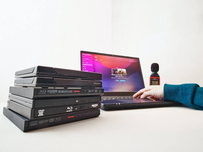 パイオニア ポータブルブルーレイドライブ BDR-XD08MB-Sを パイオニア ポータブルブルーレイドライブ BDR-XD08MB-Sを