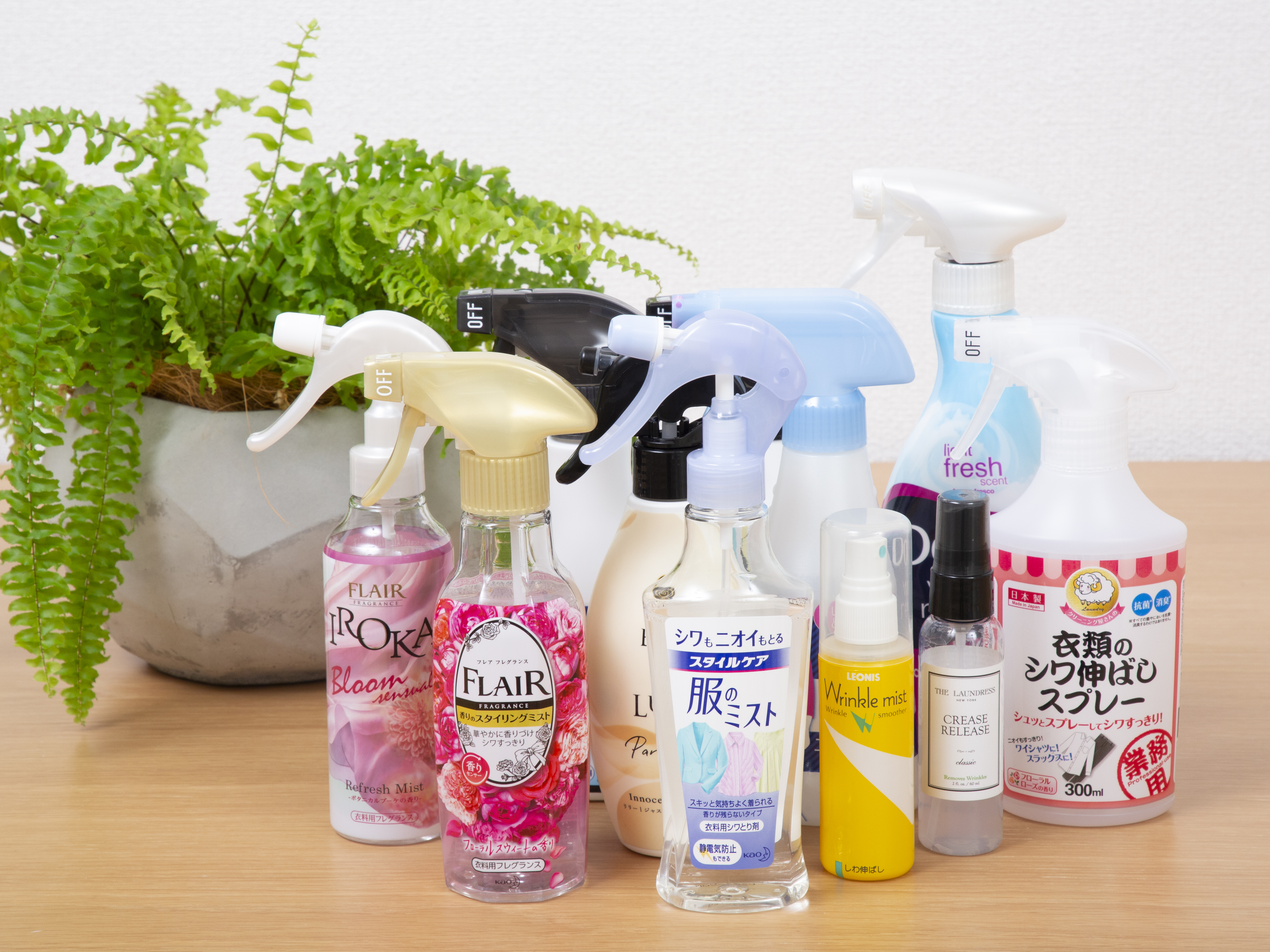 名作 お洋服のスタイルガード しわもニオイもすっきりスプレー 本体 300ml ライオン 返品種別A