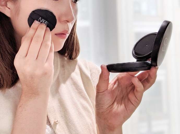 NARS アクアティックグロー クッションコンパクトを他商品と比較！口コミや評判を実際に使ってレビューしました！ | mybest