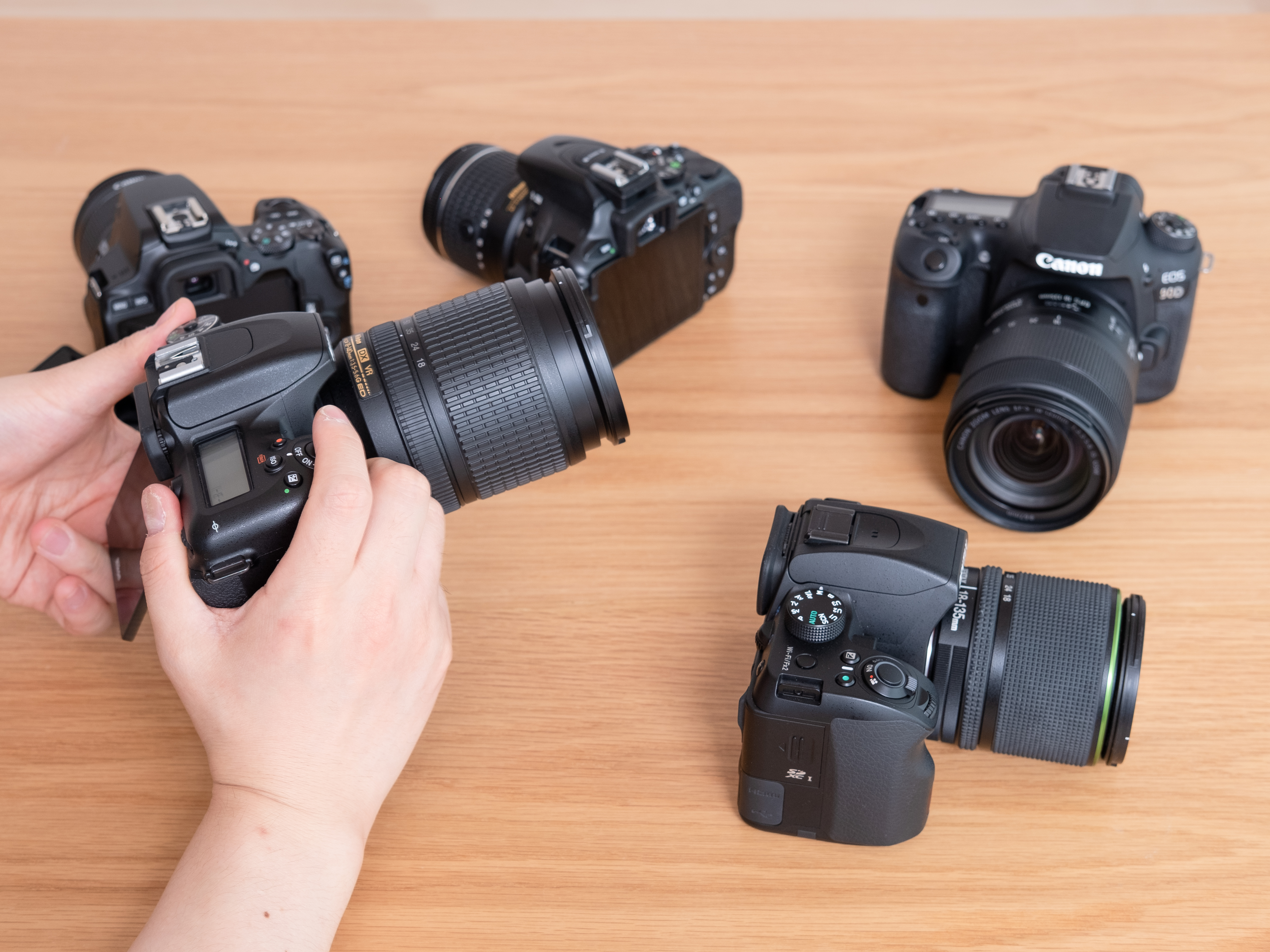Canon デジタル一眼レフカメラ EOS Kiss X10 ダブルズームキット ブラック EOSKISSX10BK-WKIT - 4