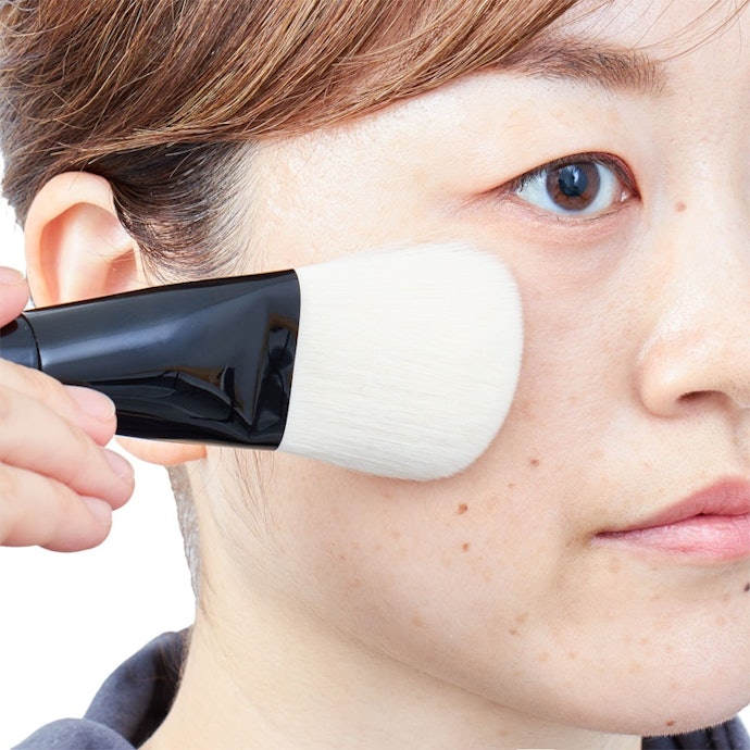 さらさらの肌あたり。人工毛ながら肌との摩擦を感じにくい
