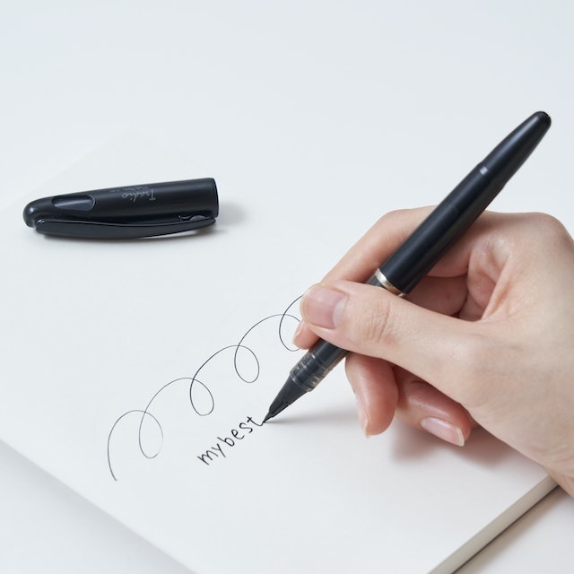 摩擦が少なくペン先が安定しているので、細かな文字も書きやすい