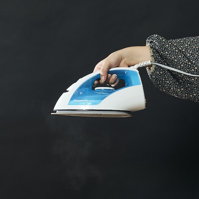 【新品未使用】Panasonic NI-S55-P　スチーム アイロン Amazon | パナソニック コード付きスチームアイロン ピンク NI
