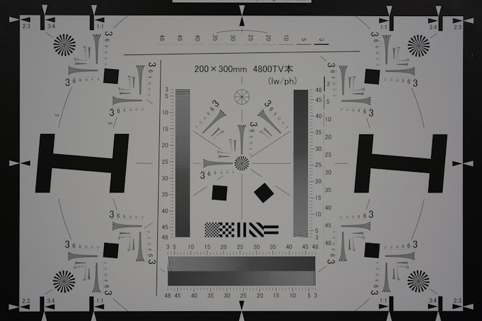 4Kよりも高画素な約2420万画素。検証上位機種とも並ぶ高解像感