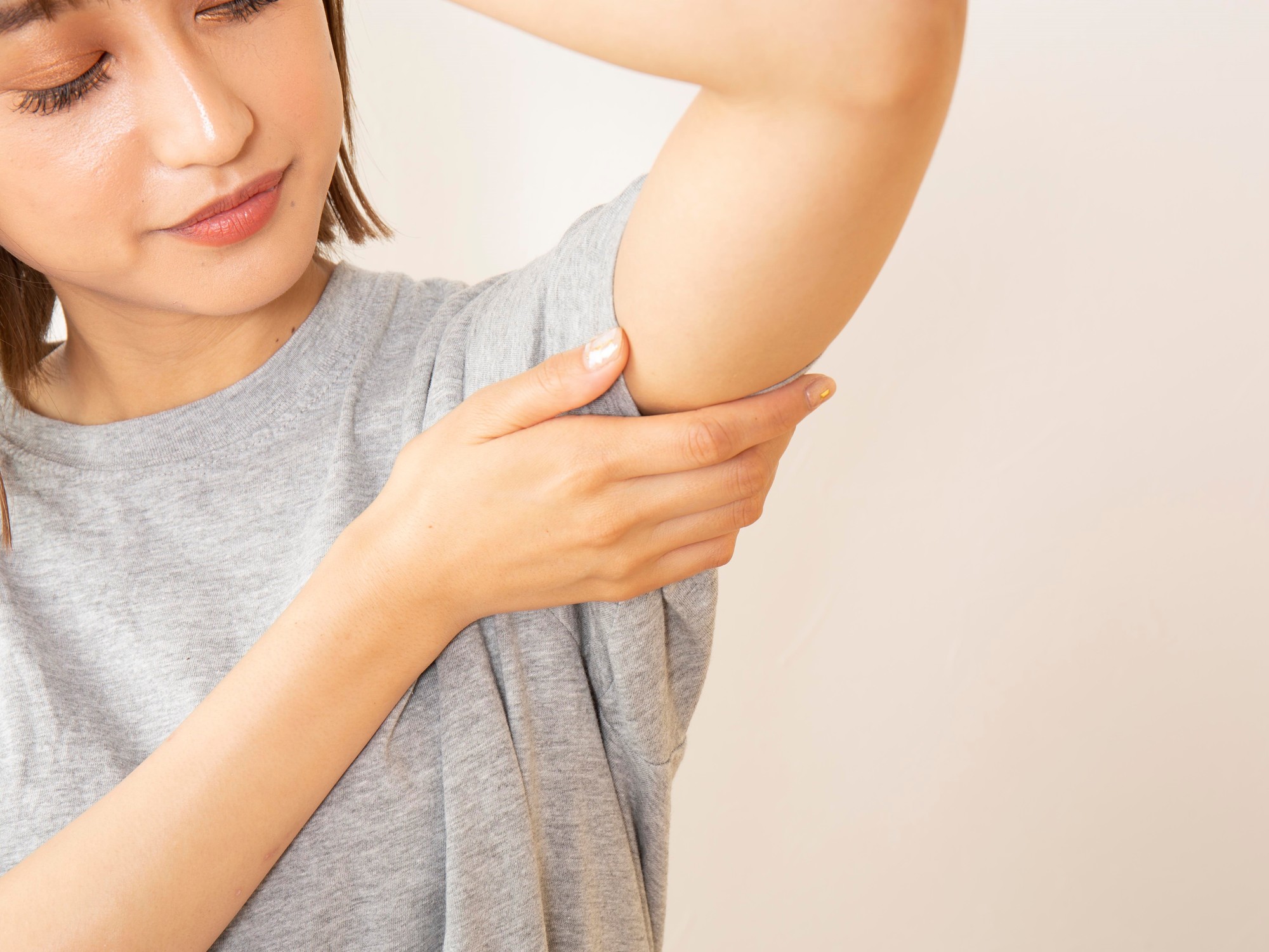 コーセー エスカラット 薬用デオドラントスティックを他商品と比較 口コミや評判を実際に使ってレビューしました Mybest