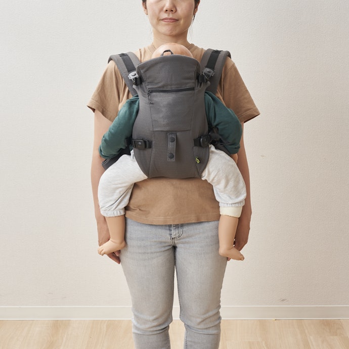 対面抱きは、歩いても赤ちゃんの体がブレにくい