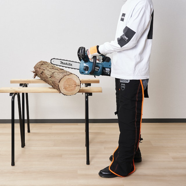 マキタ 充電式チェンソー MUC002GRDXをレビュー！クチコミ・評判