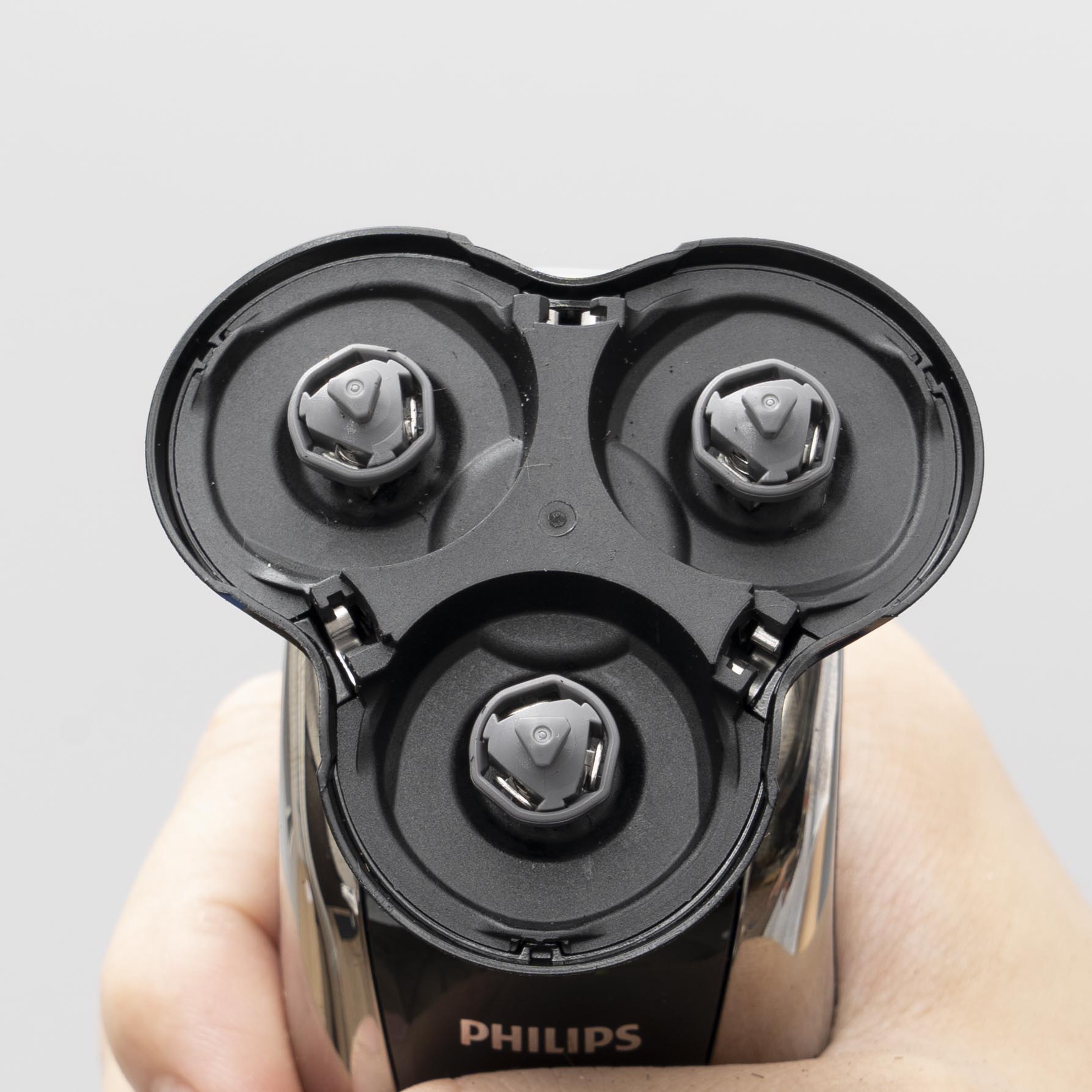 フィリップス ウェット&ドライ電気シェーバー S9781をレビュー