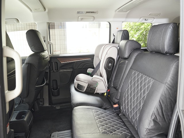 軽い力でしっかり固定できる「ISOFIX」に対応