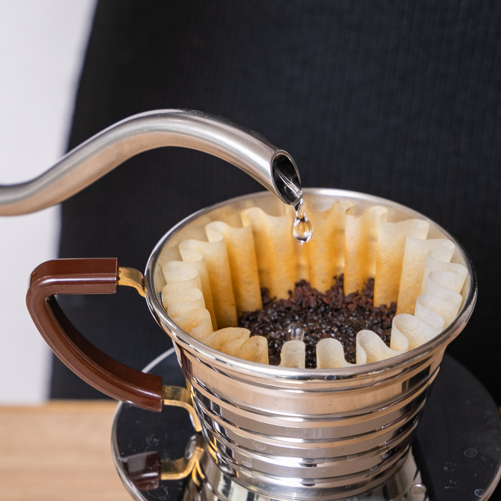 ハリオHario HARIO ハリオ V60 温度調節付きパワーケトル・ヴォーノN EVT-80-HSV シルバー ハリオ パワーケトル2 HARIO(ハリオ)のコーヒードリップ用V60電気