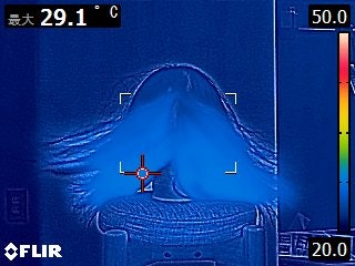 髪全体に低温の風が行き渡る