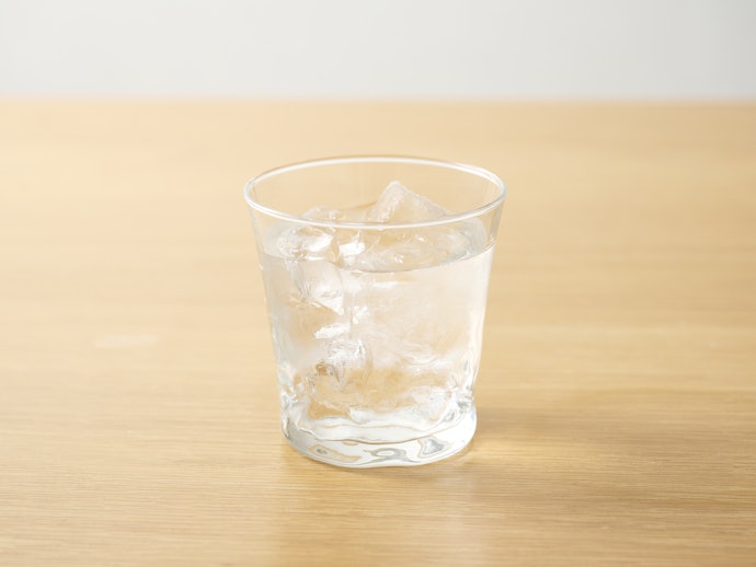 シンプルな料理にマッチ。お湯割り・ロックなど飲み方もさまざま