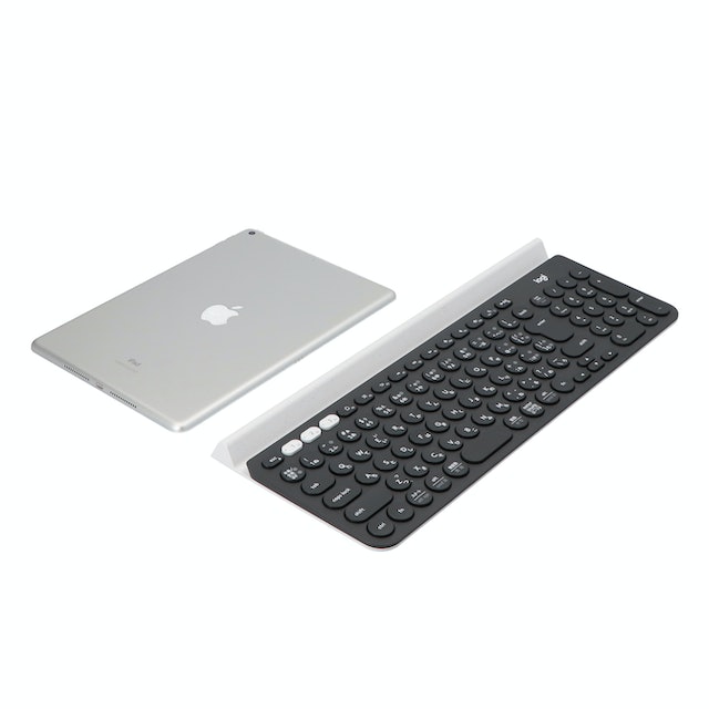 ロジクール K780 マルチデバイス ワイヤレスキーボードをレビュー