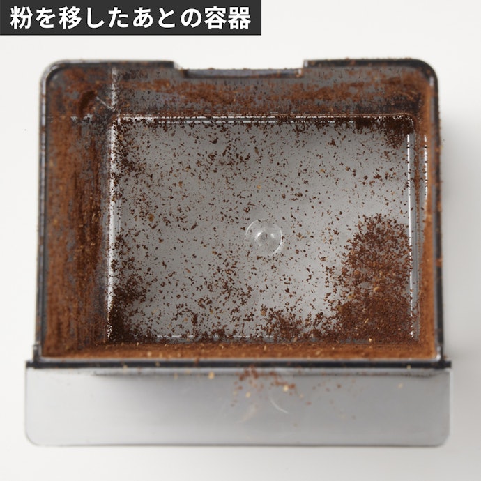 微粉がホッパーにかなり付着。きれいに落とせない